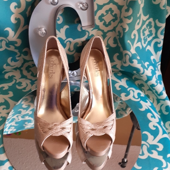 CHARLES & DAVID - Cream Faux Reptile High Heels 1 in. Platform 4.5 in. Heel - Picture 2 of 6